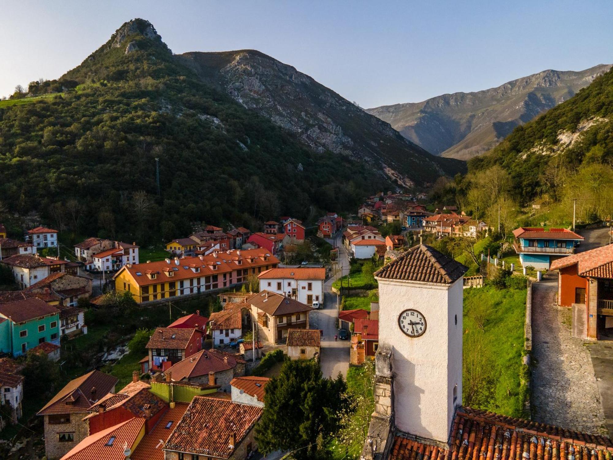 Apartamentos La Corona - Cabrales กาเรญา เด กาบราเลส ภายนอก รูปภาพ