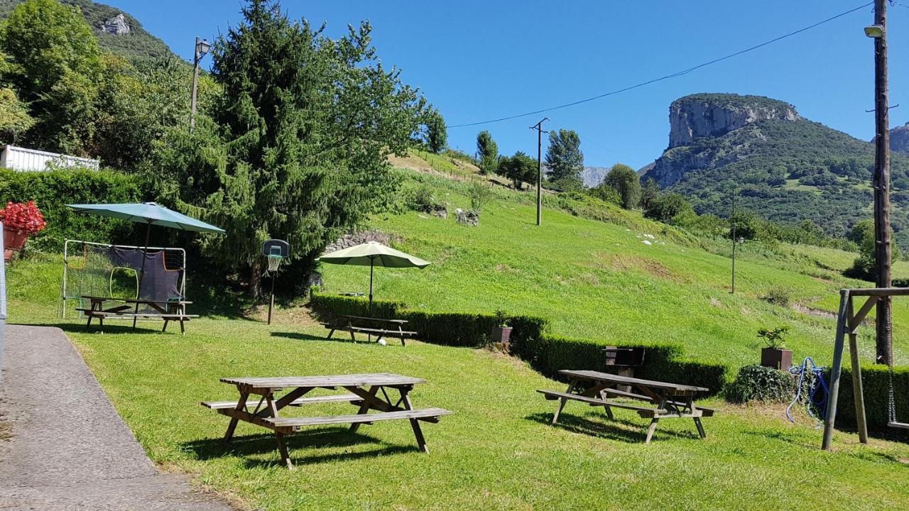 Apartamentos La Corona - Cabrales กาเรญา เด กาบราเลส ภายนอก รูปภาพ